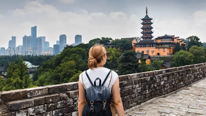 A female student of TUM during her stay abroad in China.